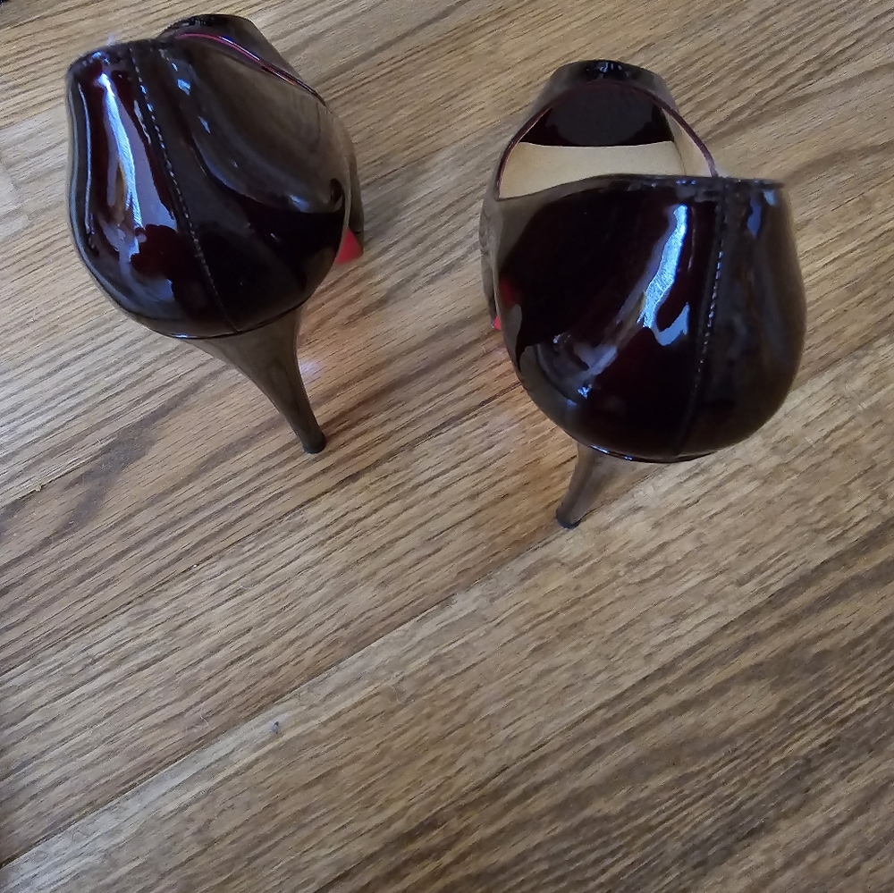 Christian Louboutin burgundy patent heels peep toe-make offer